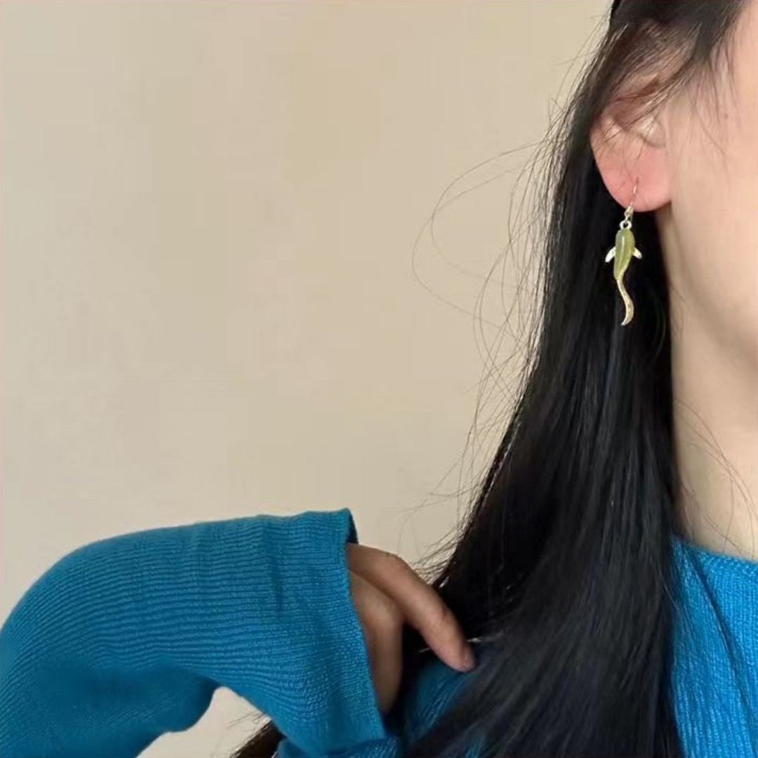New Chinese-style ancient-style blue fish anti-jade ear hook, feminine charm, versatile design, like a fish in water, vintage earrings details Picture