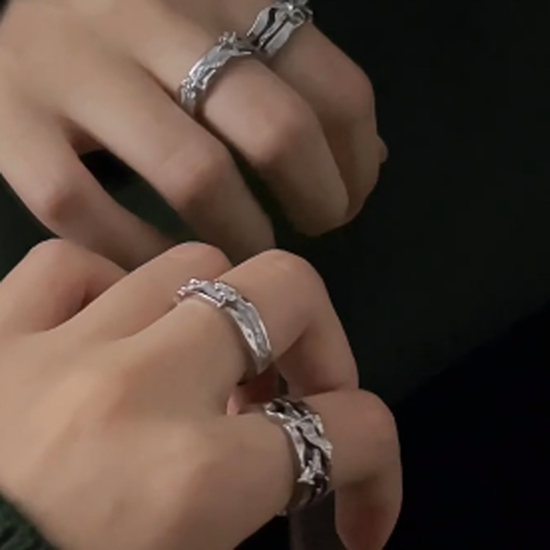 Black and white niche design, light luxury enamel androgynous style couple rings, high-end feel, ins cold style open ring for women details Picture