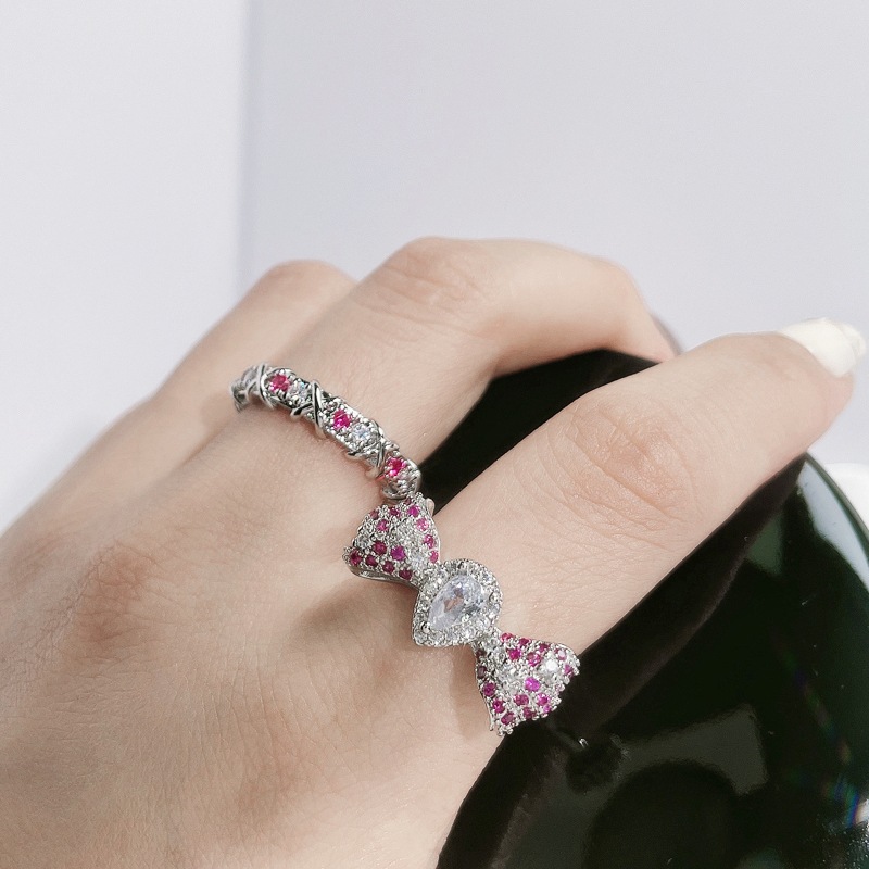 Sweet and cool, light luxury, high-end red diamond three-dimensional bow ring, a sophisticated, fashionable and exquisite index finger ring Application Scenario