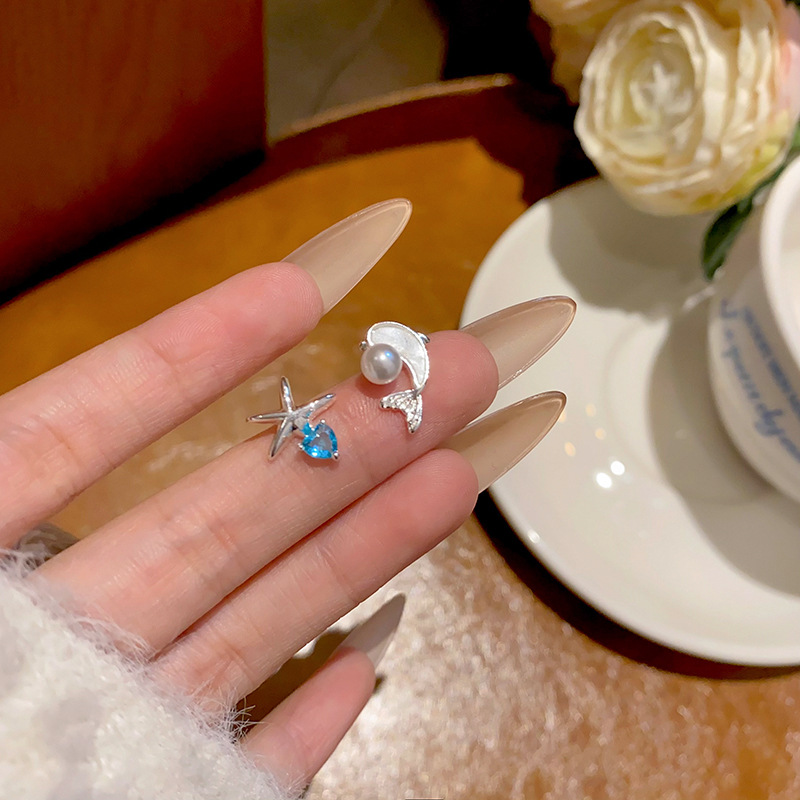 Asymmetrical starfish dolphin stud earrings for women, fashionable, light luxury, elegant and versatile pearl earrings, wholesale of internet-famous earrings full figure