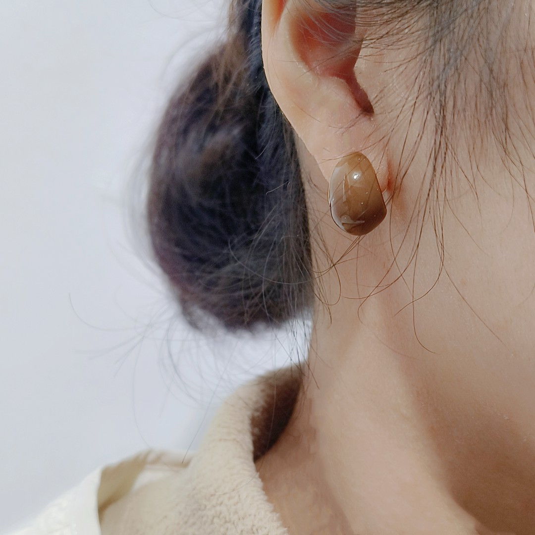 Maillard Gathering ~ Autumn and Winter milk coffee, versatile high-end stud earrings, women's ins, trendy, light luxury, fashionable and elegant, with a niche design sense Application Scenario