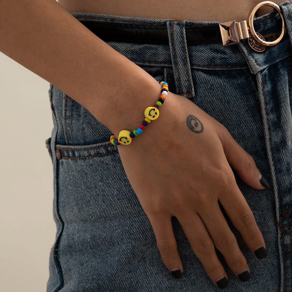 Simple and colorful rice bead chain necklace from Europe and America, elegant and stylish yellow smiling face jewelry set Specification drawing