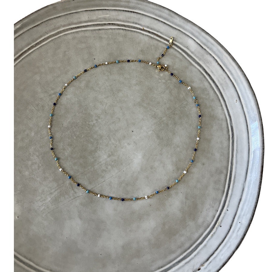 A simple and layered basic sweet and fresh blue and white oil-dripping beaded necklace, versatile sky blue girl collarbone chain Item Picture