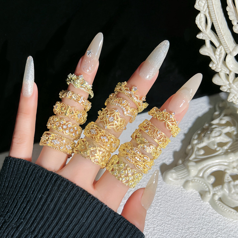 Ancient-style lace-inlaid hollowed-out ring, a retro, niche, light luxury, fashionable and trendy accessory with a versatile pattern for the index finger ring details Picture