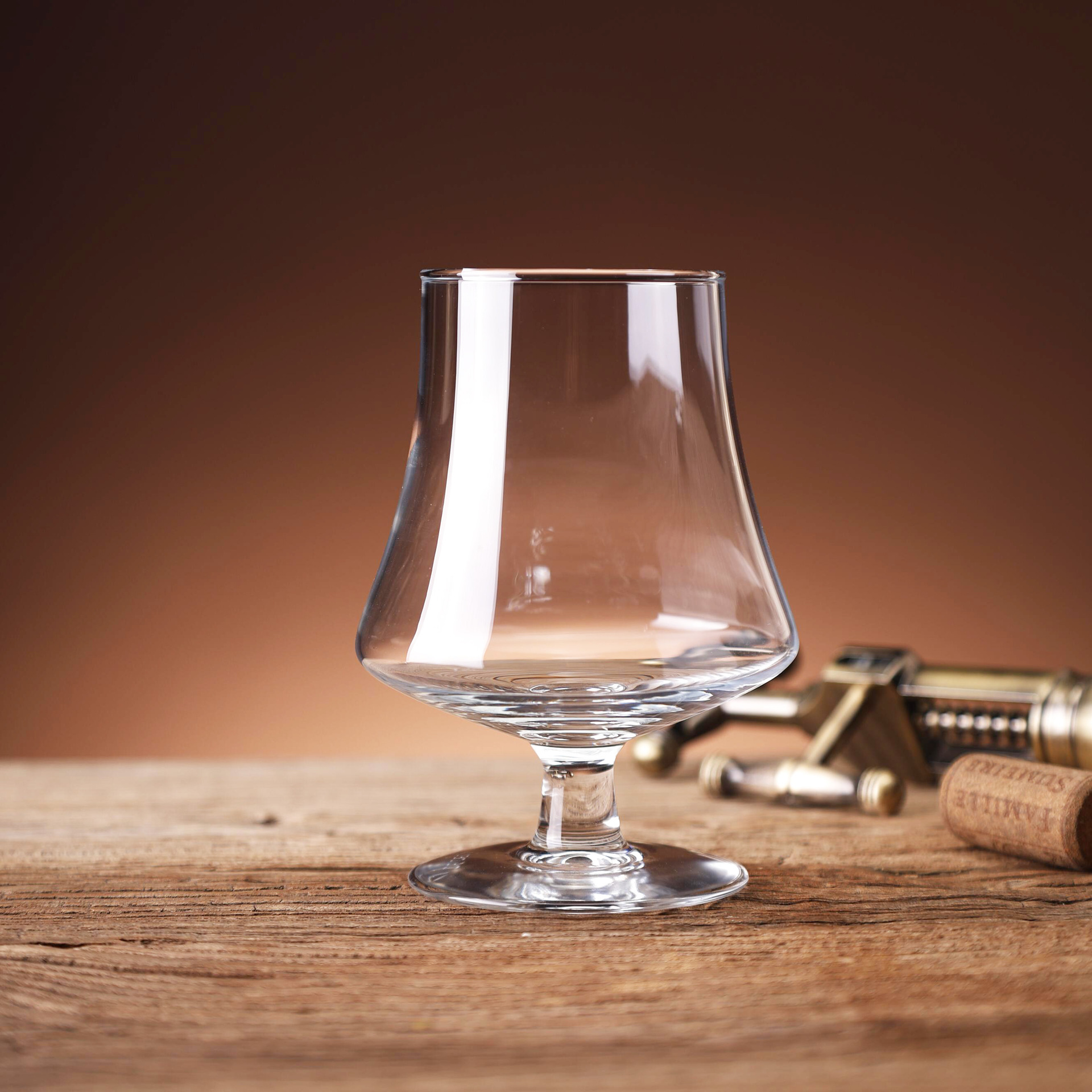 High-footed fruit tea glass cups, transparent lead-free crystal wine glasses, brandy beer glasses with logos, and various beverage cups Application Scenario