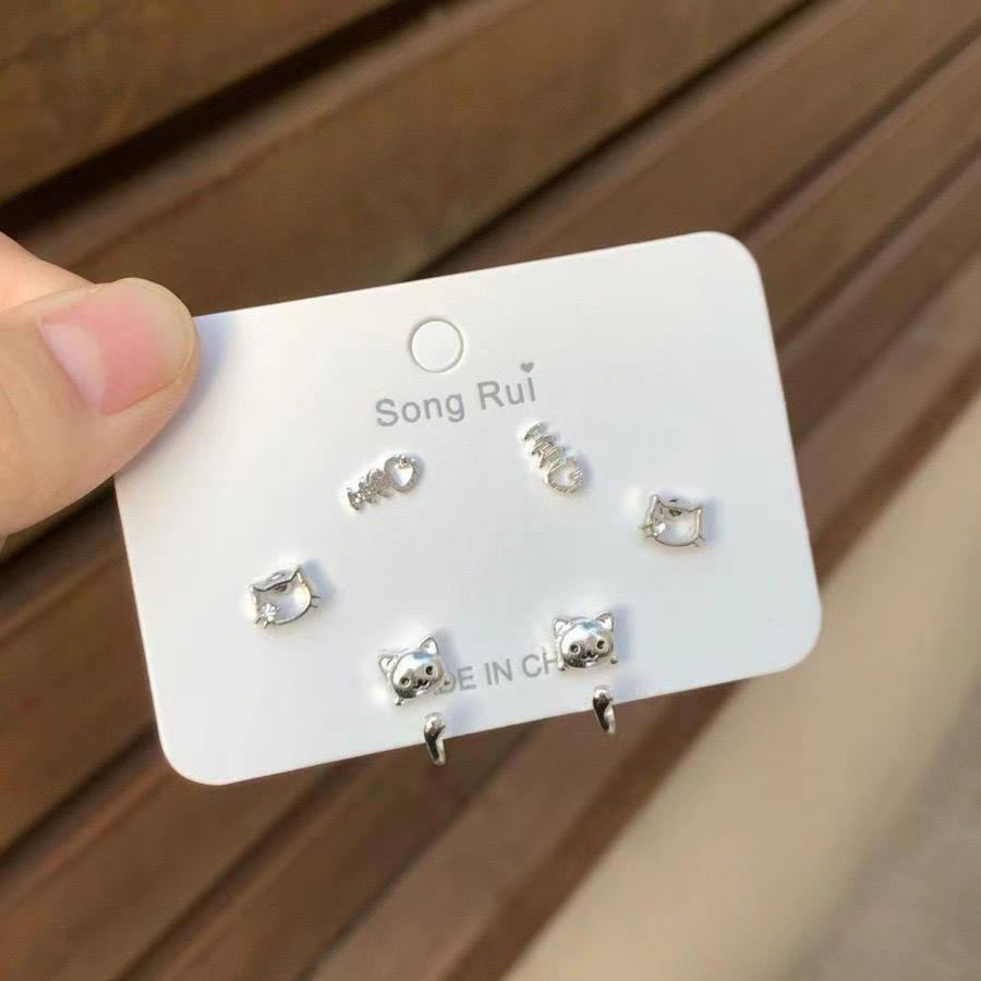 A pair of bow stud earrings with a light luxury and cold style, simple earrings, fashionable and elegant, niche earrings for women Specification drawing