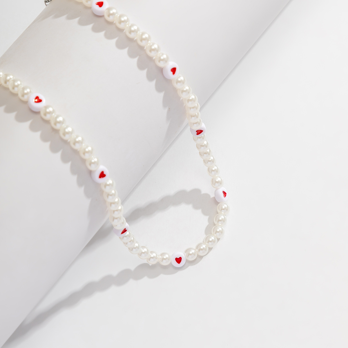 European and American cross-border jewelry, Bohemian vacation country versatile necklace, sweet and simple imitation pearl heart necklace Application Scenario