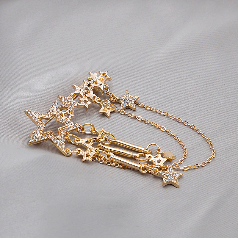 Japanese and Korean diamond-encrusted five-pointed star chain tassel brooches, JK girl pins, clothing accessories, badges, and inlaid ornaments are in vogue Application Scenario