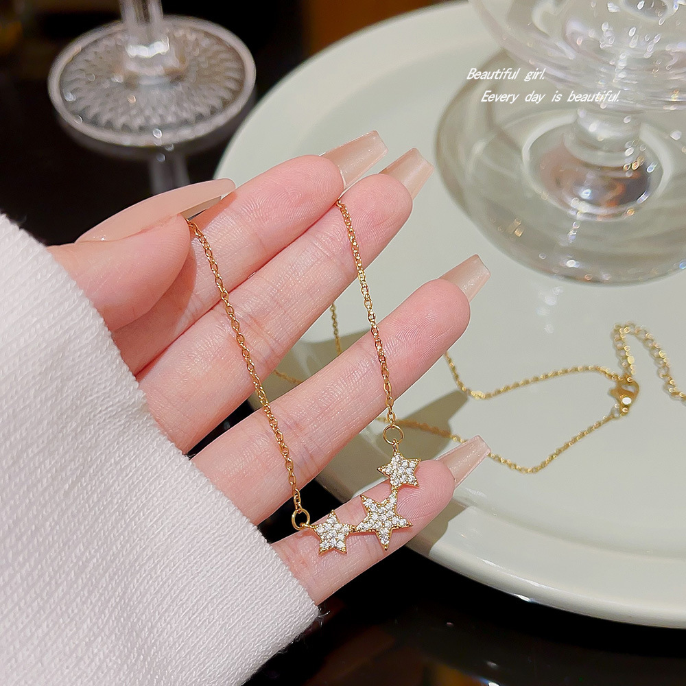 Sweet and cool star necklace accessory, women's light luxury niche design collarbone chain, new Korean Internet celebrity necklace, Yiwu accessory Application Scenario