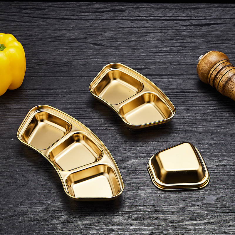 304 stainless steel Korean-style condiment plate, fan-shaped golden sauce and dipping sauce, three-compartment condiment plate, two-compartment hot pot plate Application Scenario