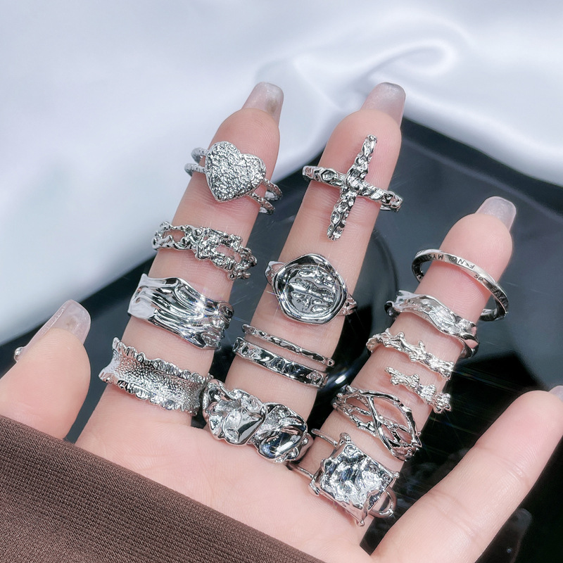 Minimalist plain ring with irregular texture, pleated opening ring, neutral and cold style, individual fashion, versatile and simple ring full figure