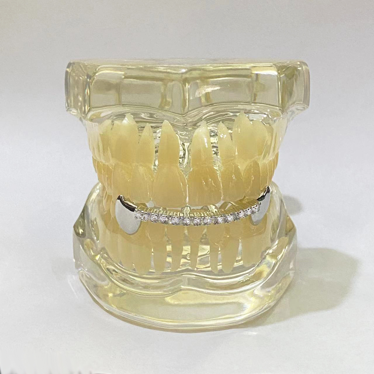 TeethGrillz, a direct-sale hip-hop zirconium-inlaid decorative braces in Europe and America, is a direct-sale product from the manufacturer with genuine gold electroplated braces Specification drawing