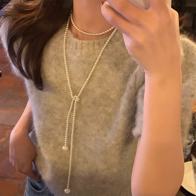 French retro pearl long stackable necklace for women, gentle and unique, versatile neck chain and sweater chain Application Scenario
