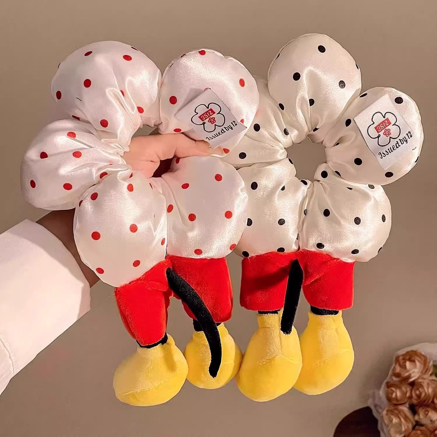 Mickey Mouse flower polka dot, bottom hair tie, large intestine circle, cute plush bun hairstyle, princess in distress, hair tie, hair accessory for a girl Specification drawing