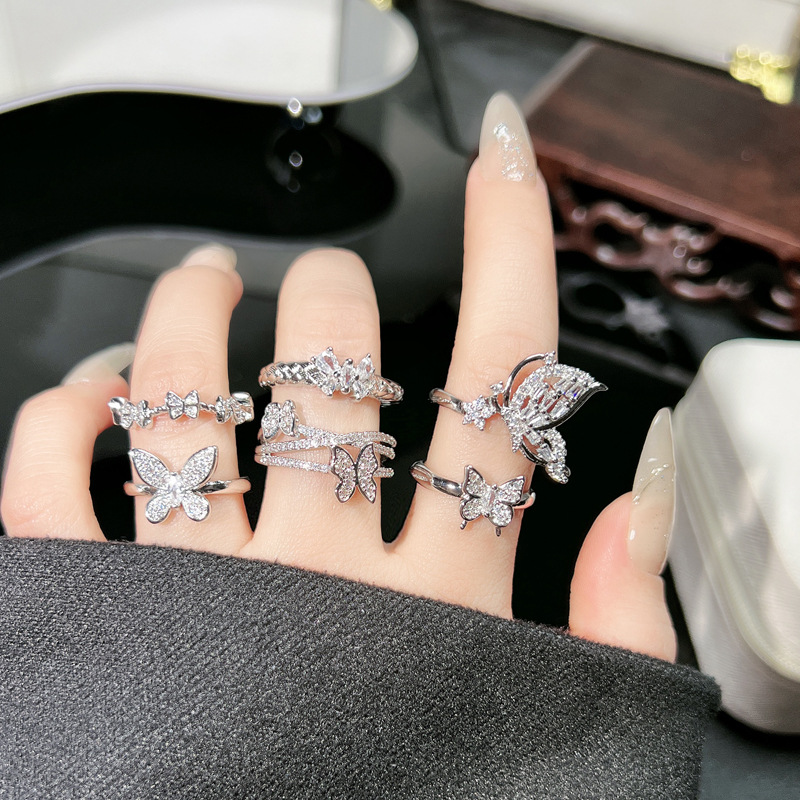This high-end European and American butterfly full-diamond open-mouth ring features a niche design for women, a fashionable and cool style, and is versatile full figure