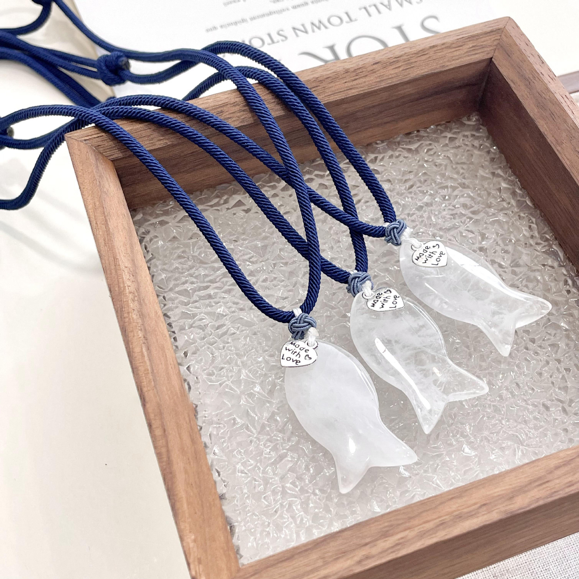 Sweet and cool style small fish white crystal pendant woven rope long necklace, adjustable niche design sense collarbone chain neck chain Application Scenario