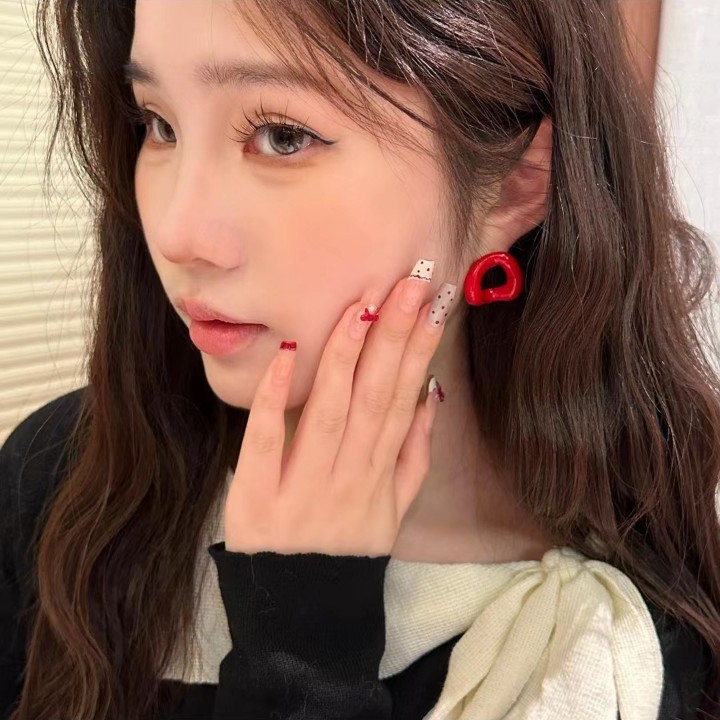 Stylish Hong Kong-style retro Ankela red circle geometric stud earrings for women in 2025, with a unique and high-end look that makes them look fairer Application Scenario