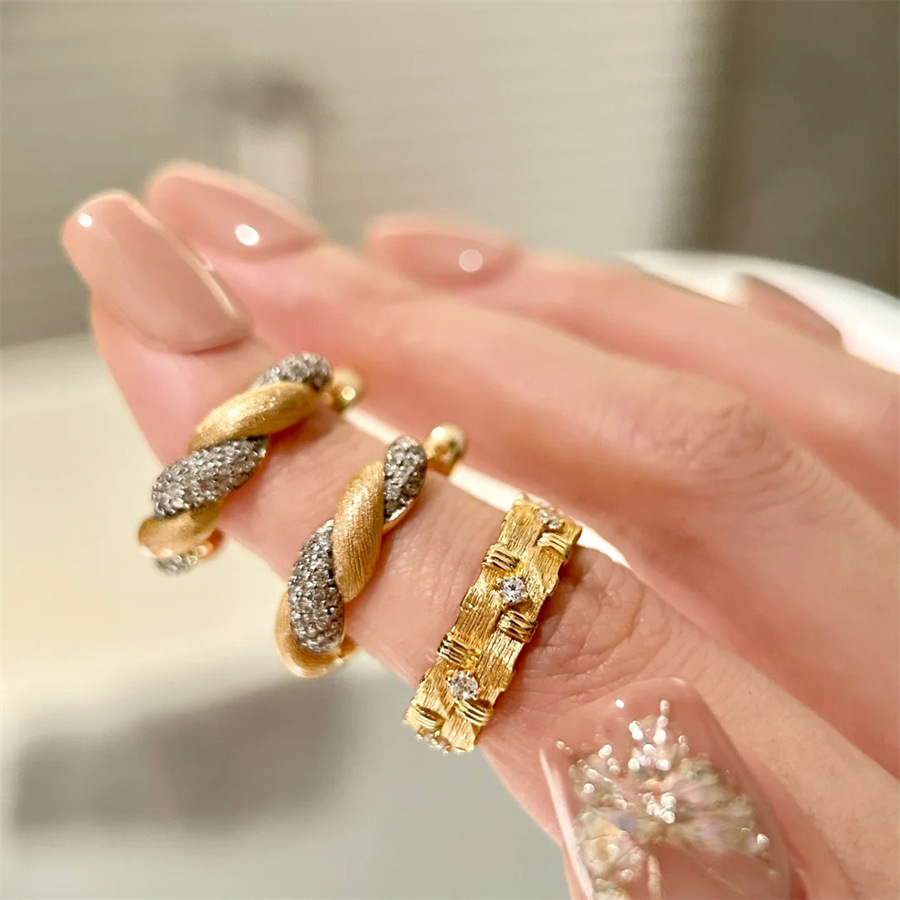 Old money style vintage woven brushed zircon ring, a retro and high-end index finger ring for women, exquisite and elegant, versatile ring Item Picture