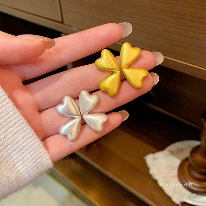 Brushed metal heart-shaped double stud earrings, women's European and American retro design heart-shaped earrings, light luxury internet-famous earrings wholesale full figure