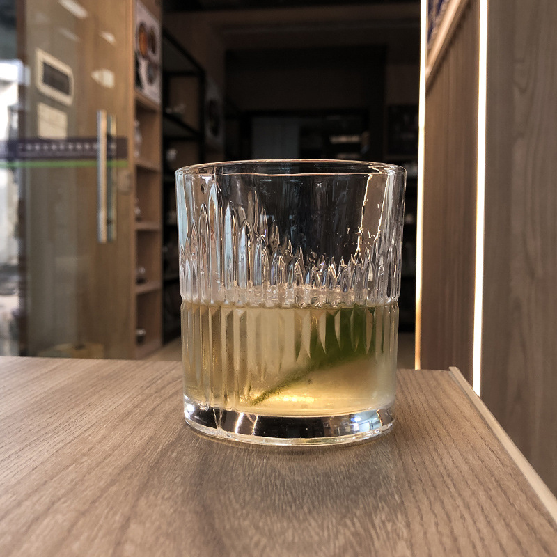 Factory direct sales of glass whisky glasses, brandy glasses, spirits glasses, cocktail glasses, bar wine sets and beer glasses full figure