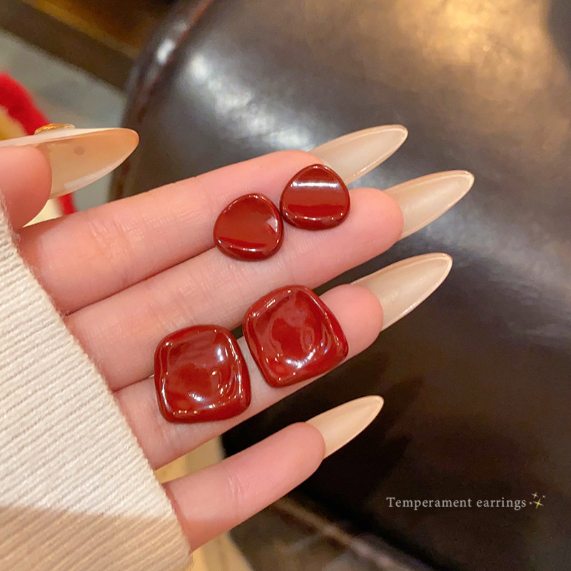 Ankora red wine red earrings for women, simple and versatile, elegant geometric stud earrings, popular autumn and winter earrings wholesale full figure