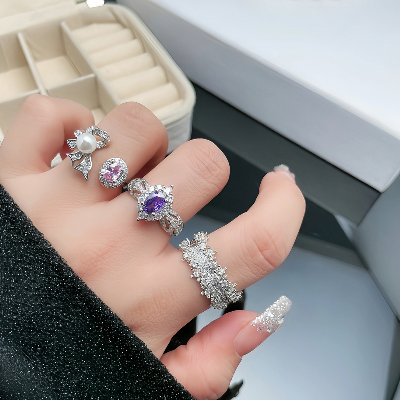 A light luxury European and American fashion pink diamond bow open ring for women, full diamond texture, sweet and cool, versatile and high-end ring trend Application Scenario