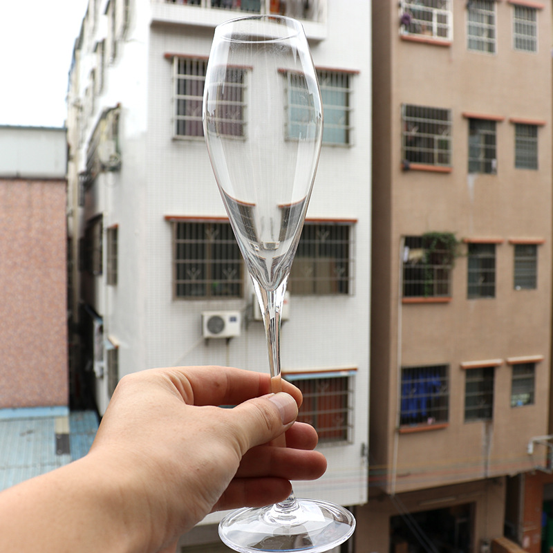 Handcrafted crystal glass champagne glasses, sparkling glasses, flute glasses, tall wine glasses, the same style as the New best friend Era, are available in stock Application Scenario