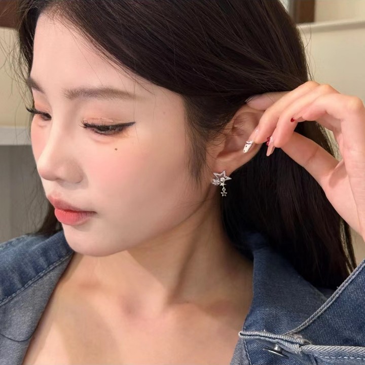 Star River ~ New Zircon Star Tassel Stud Earrings, a unique bestseller, exudes a sense of light luxury and high-end elegance, and is a niche earpiece Specification drawing
