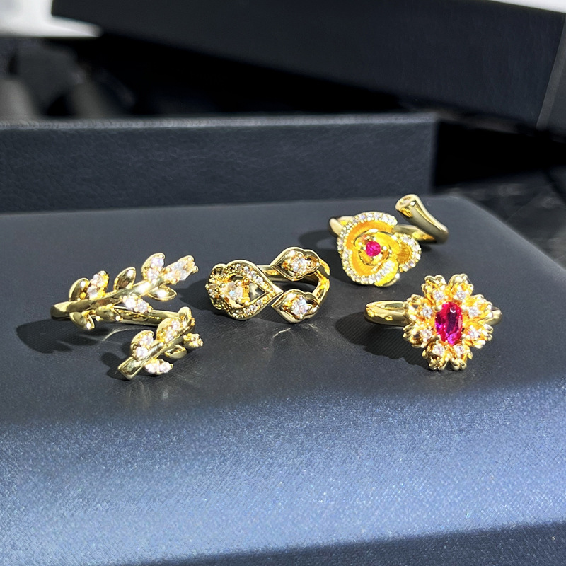 Cross-border light luxury golden flower leaf elegant open ring, women's niche fashion exquisite index finger ring, sweet and cool accessory Application Scenario