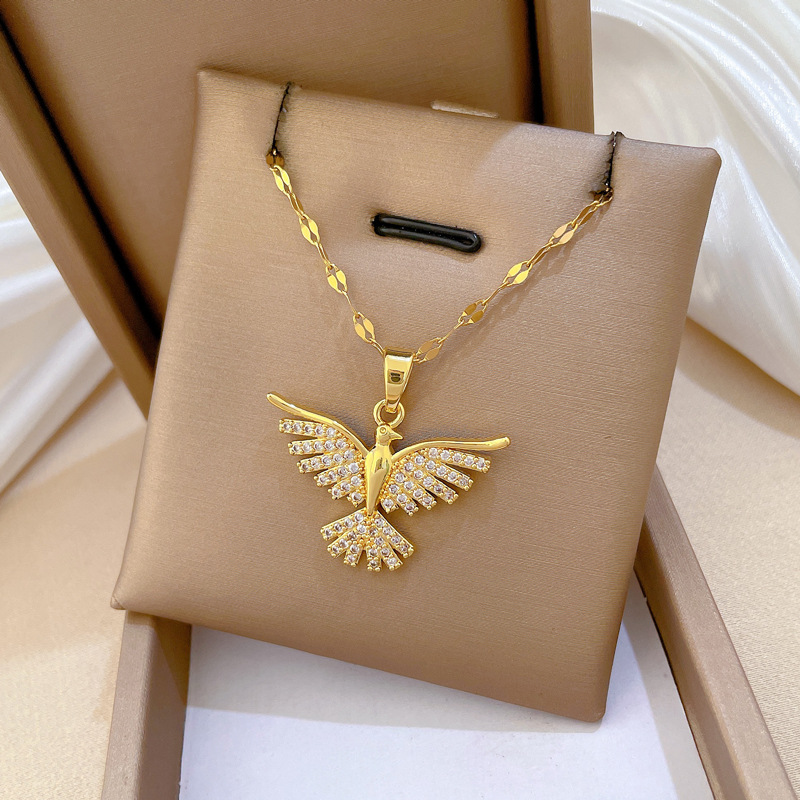 【 Titanium Steel 】 Phoenix Soaring, Light Luxury Cross-border Banquet and Wedding Necklace, Versatile collarbone chain for female Internet celebrities, Titanium steel chain Application Scenario