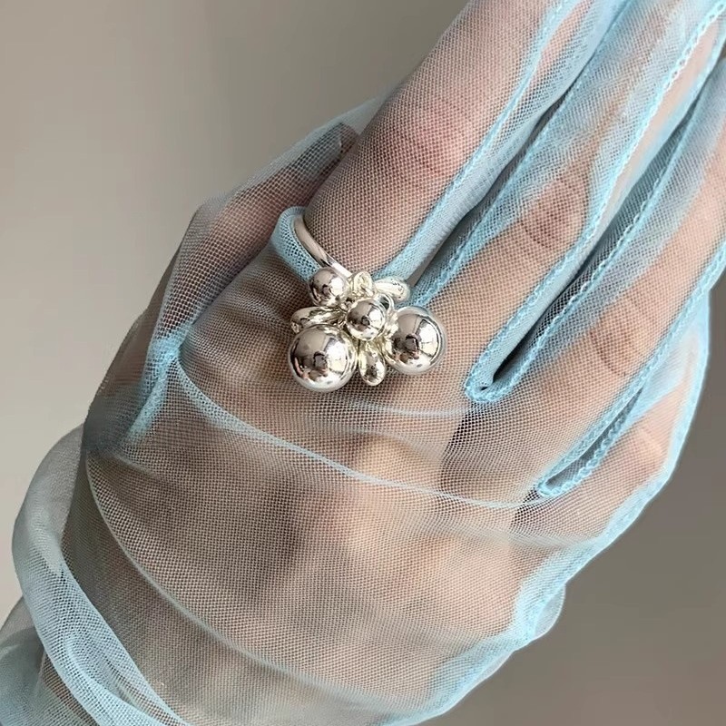 This multi-bead ring is the same as the one worn by a South Korean blogger. It features a niche design for women, exuding a sense of high-end elegance, simplicity, individuality and a cold style Specification drawing
