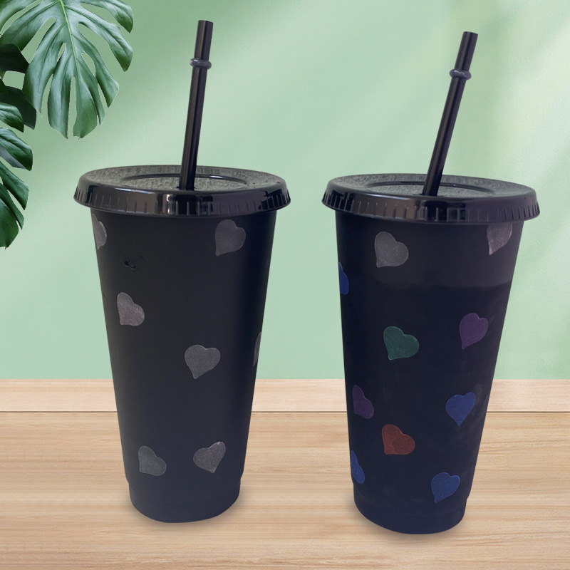 700ml in-stock temperature-sensitive heart-shaped color-changing cup, plastic pure black straw cup, cold-changing plastic straw cup, customizable available details Picture