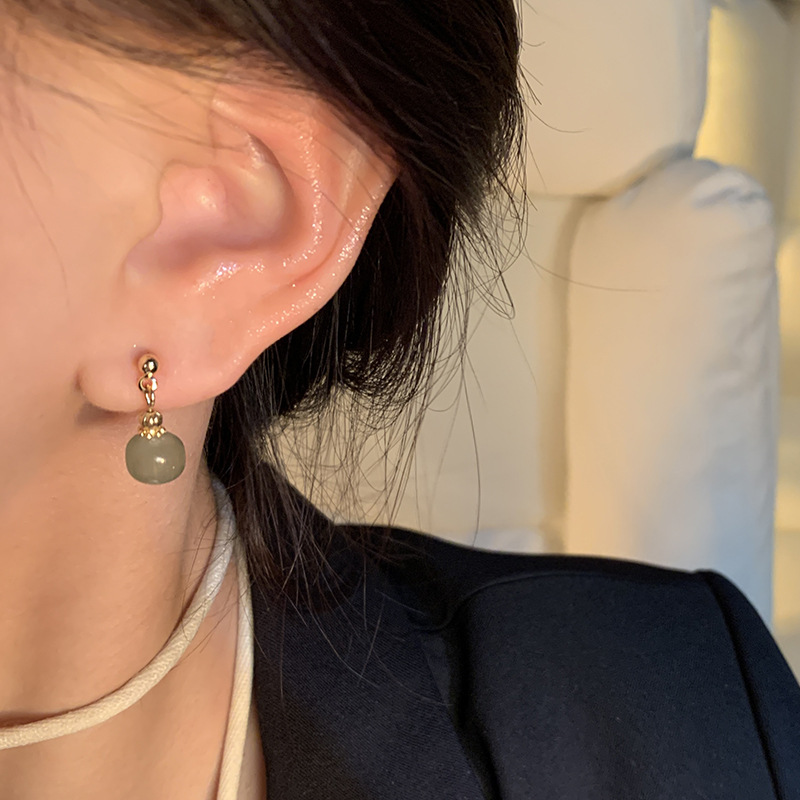 New Chinese-style simple and small stud earrings for women, 2024 new high-end and elegant earrings, cheongsam and Hanfu earrings and earrings Application Scenario
