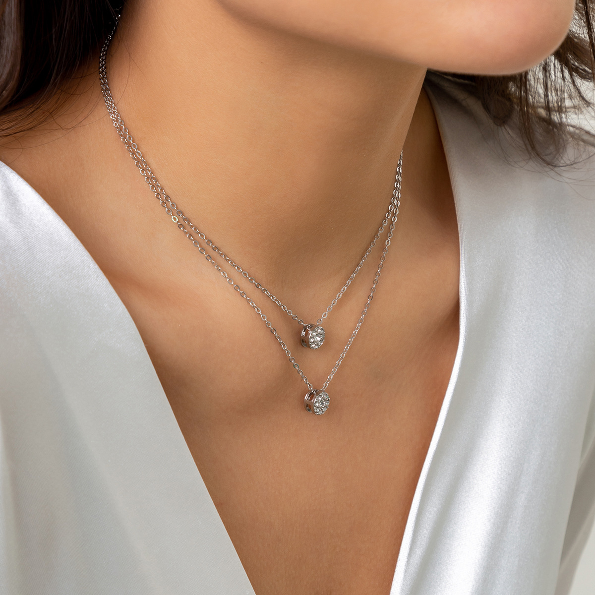 European and American cross-border jewelry, simple design sense, plain chain snake bone chain necklace, fashionable small, multi-layer water diamond necklace Specification drawing