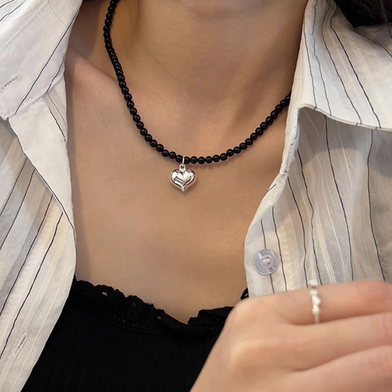French light luxury retro style heart-shaped pendant, black agate small bead-like necklace, sweater chain, collarbone chain for women details Picture