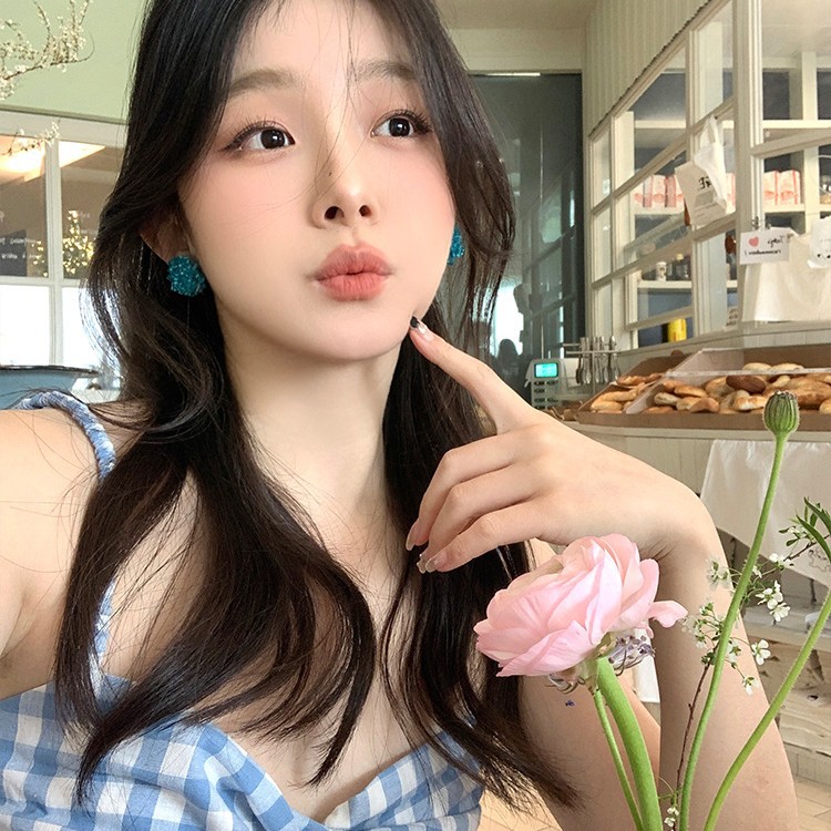 Blue beaded hydrangea stud earrings for women, light luxury, fashionable and unique, 2025 new high-end, niche ear accessories Specification drawing