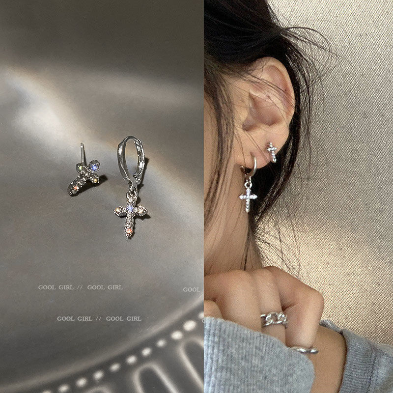 925 silver needle asymmetrical diamond-encruted cross stud earrings, Japanese and Korean style internet-famous style ear buckles, cold style fashionable earrings details Picture