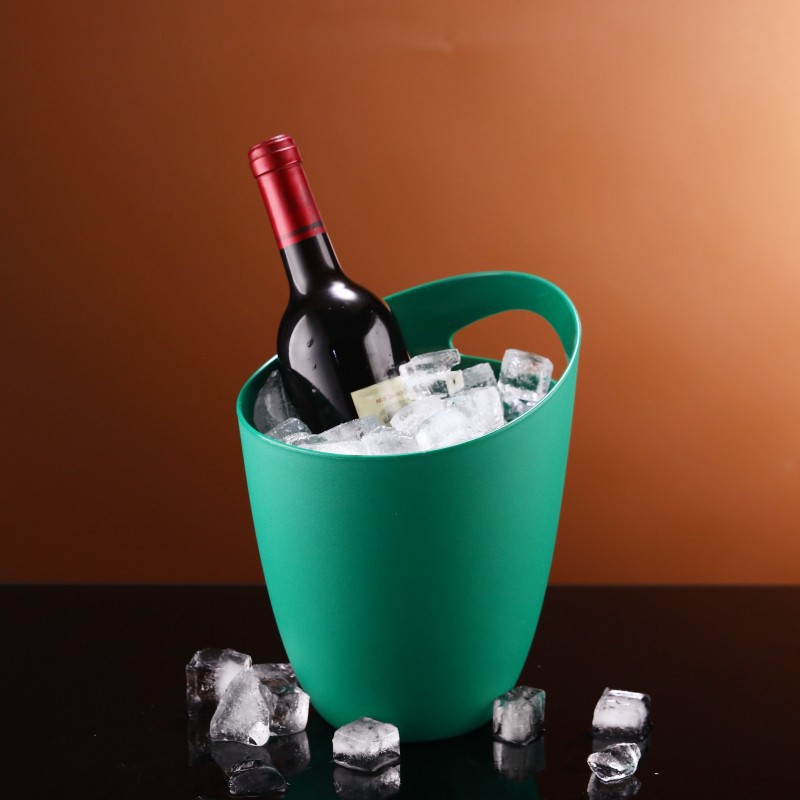 Thickened plastic ice bucket, beveled large ice bucket, acrylic champagne bucket, beer ice wine bucket, ice granule bucket, commercial use in bars Application Scenario