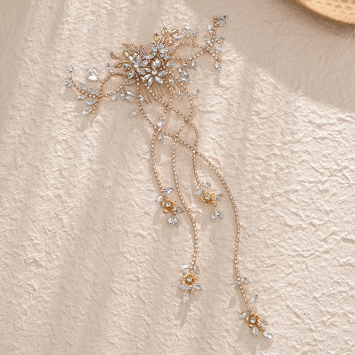 European and American retro light luxury hair accessories, bride's comb, beautiful and versatile forest-themed headwear, extra-long tassels, diamond-encrusted handcrafted hair comb details Picture