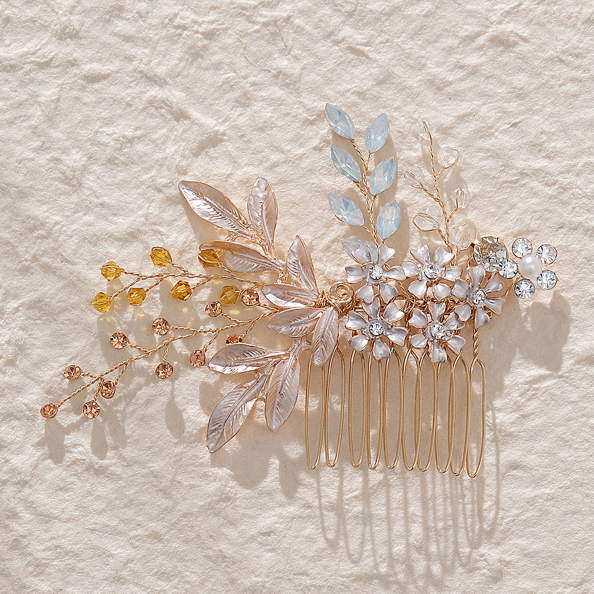European and American hair accessories, court-style retro style comb, luxurious alloy water diamond comb, handcrafted crystal floral bridal accessories details Picture