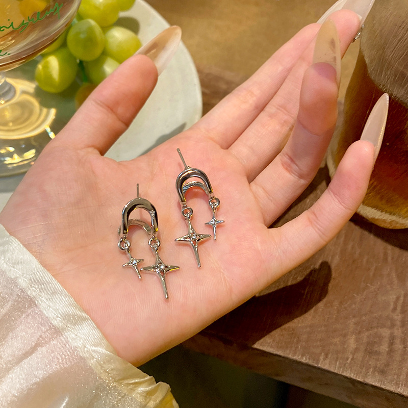 Sweet and cool style versatile star earrings, women's light luxury bestsellers, high-end tassel ear studs, the same style of earrings as Internet celebrities, wholesale Specification drawing