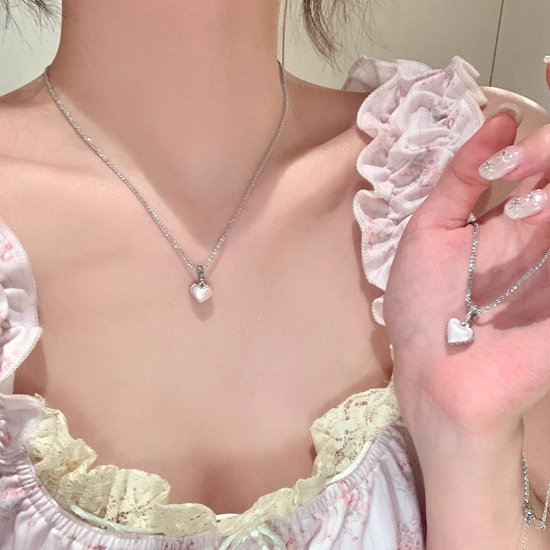 Pink-toned heart-shaped mother-of-pearl oil double-sided necklace for women, light luxury and niche style choker collarbone chain pendant full figure