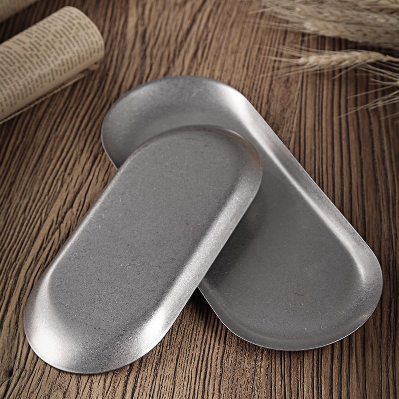 Japanese-style retro aged stainless steel snowflake grey oval plate, dessert restaurant tray, towel plate, accessory storage plate Application Scenario