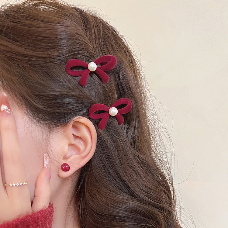 New Year's red velvet hair clip, pearl bow hair clip, Anchorage red hair accessory, high-end style, little Chanel side clip full figure