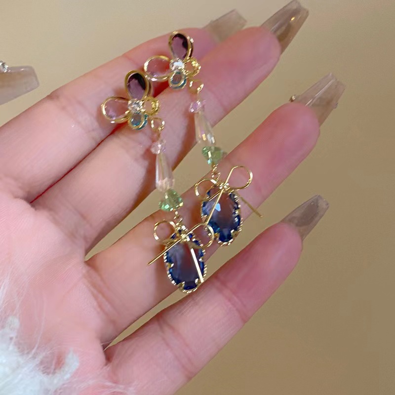 It goes perfectly with summer! Forest-themed colorful diamond butterfly long earrings, a trendy, light luxury and exquisite high-end earpiece for women on Instagram details Picture