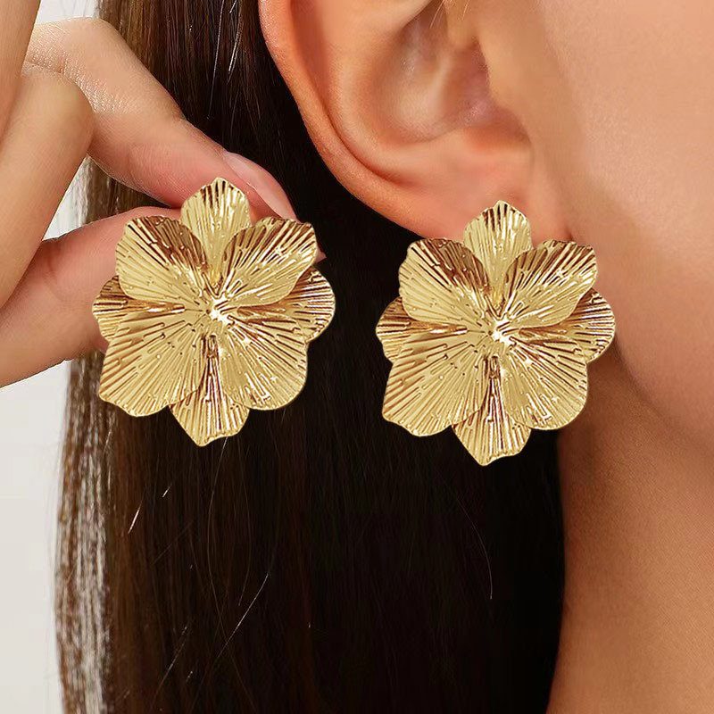 Fashionable and individual design sense, metallic texture, double-layer flower ear studs, a cross-border bestseller for women, versatile and high-end accessory earrings full figure