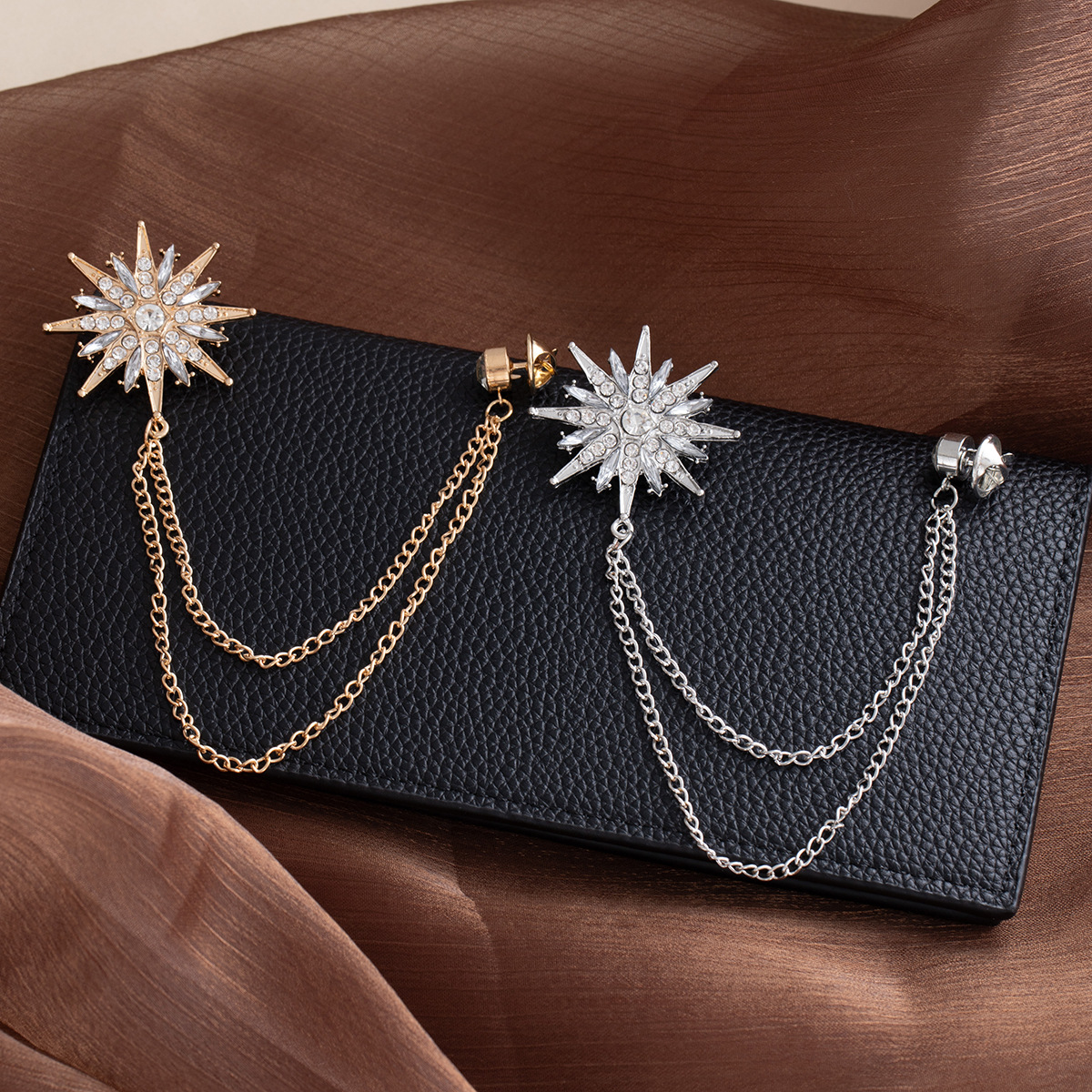 European and American style star chain diamond-encrusted brooch, light luxury high-end brooch accessory, fashionable, individual and versatile decoration details Picture