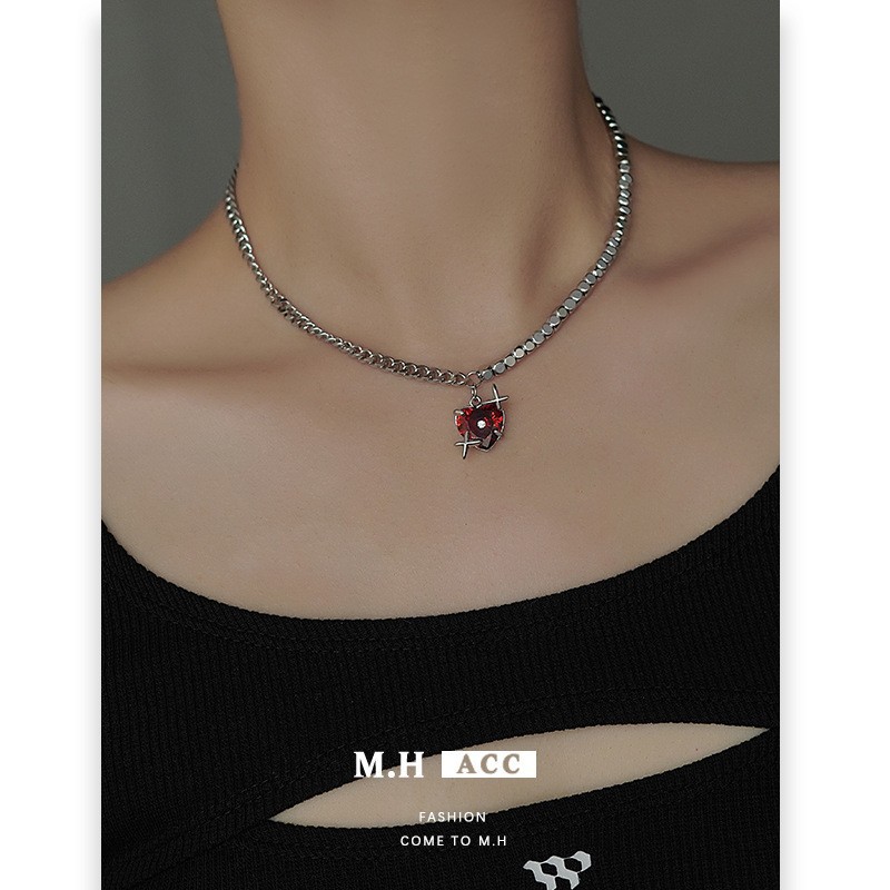 Four-pointed star heart necklace for women wholesale, dark style, sweet and cool, niche design, sweater chain, fashionable and exquisite gift necklace details Picture