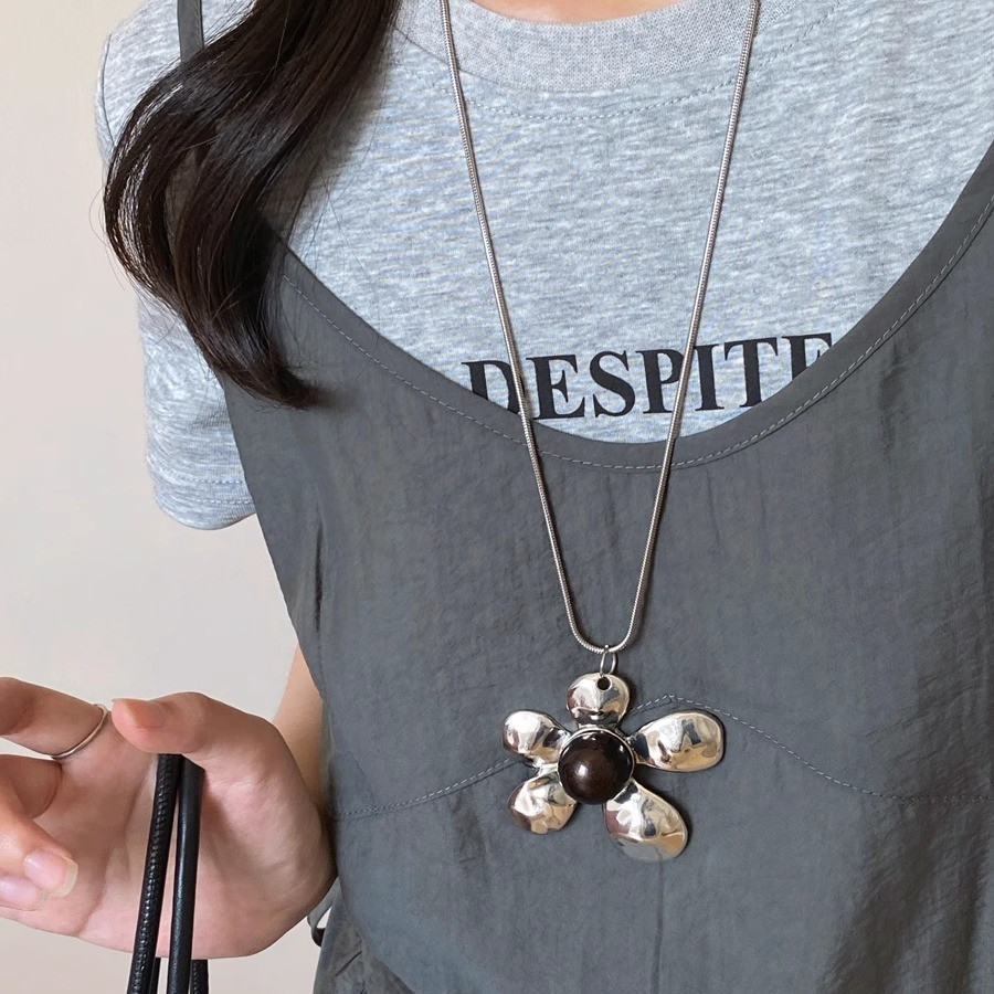 Korean retro, aged, mottled silver flower pendant, exaggerated and fashionable ins long necklace, sweater chain for women full figure