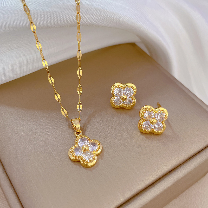 【 Titanium Steel 】 Four-leaf Flower Necklace Earring set, light luxury, micro-inlay, personalized and elegant banquet earrings and Necklaces combination full figure